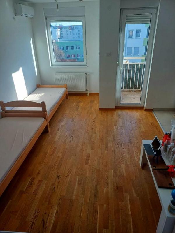 Slika 1 - Trosoban, 74m2, Podbara Novi Sad, sa terasom, ima lift