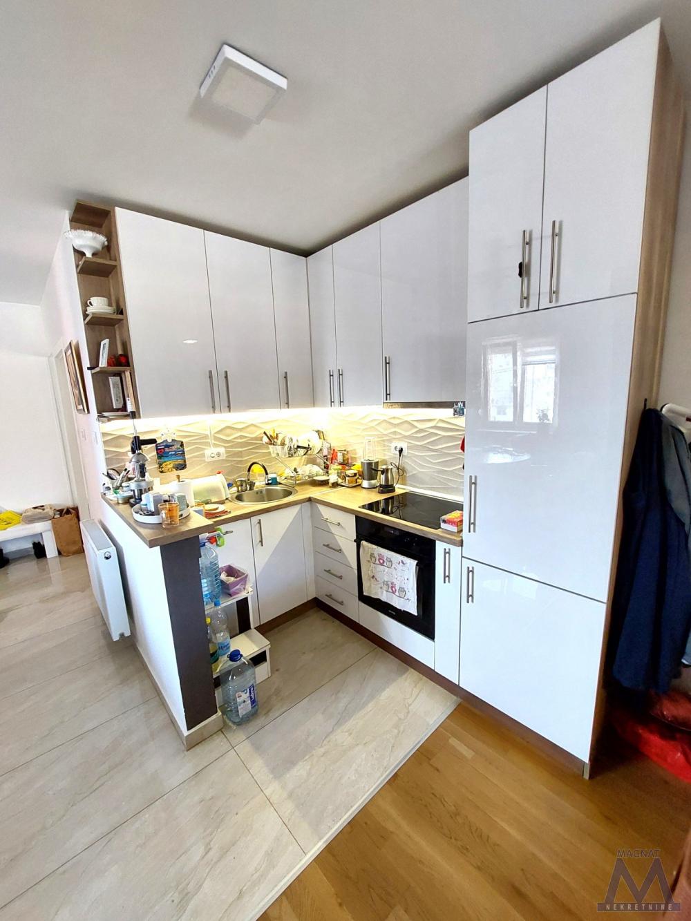 Slika 3 - Stan,NOVI SAD,ADICE,kv: 52, € 123000, ID: 1018992