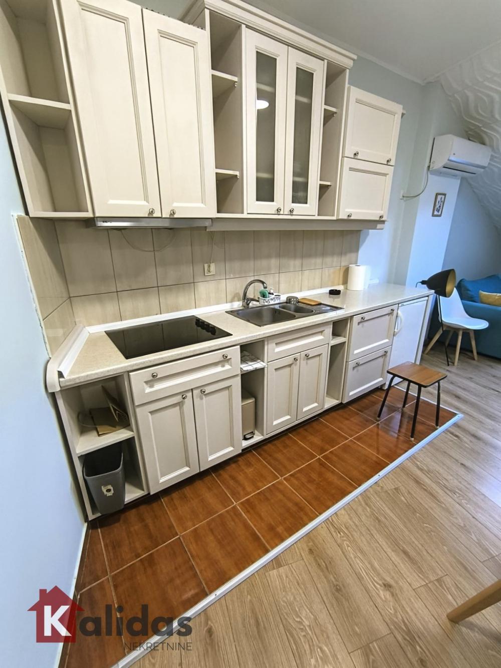 Slika 5 - Stan,NOVI SAD,CENTAR,kv: 35, € 97850, ID: 1007689