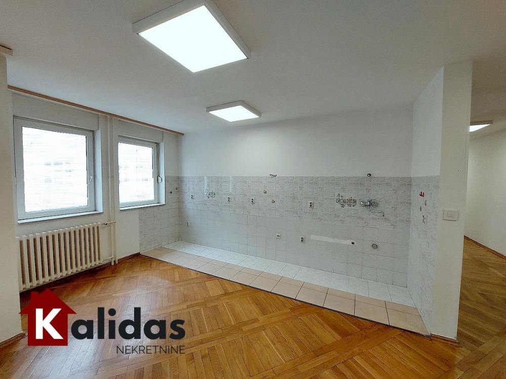 Slika 3 - Stan,NOVI SAD,CENTAR,kv: 96, € 247200, ID: 1007174