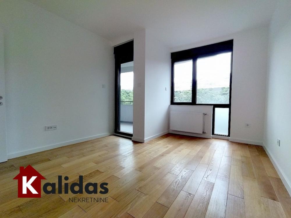 Slika 7 - Stan,NOVI SAD,CENTAR,kv: 123, € 456000, ID: 1006533