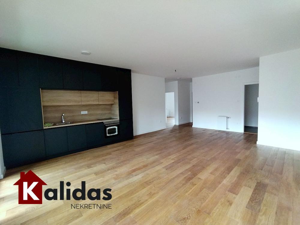Slika 3 - Stan,NOVI SAD,CENTAR,kv: 123, € 456000, ID: 1006533