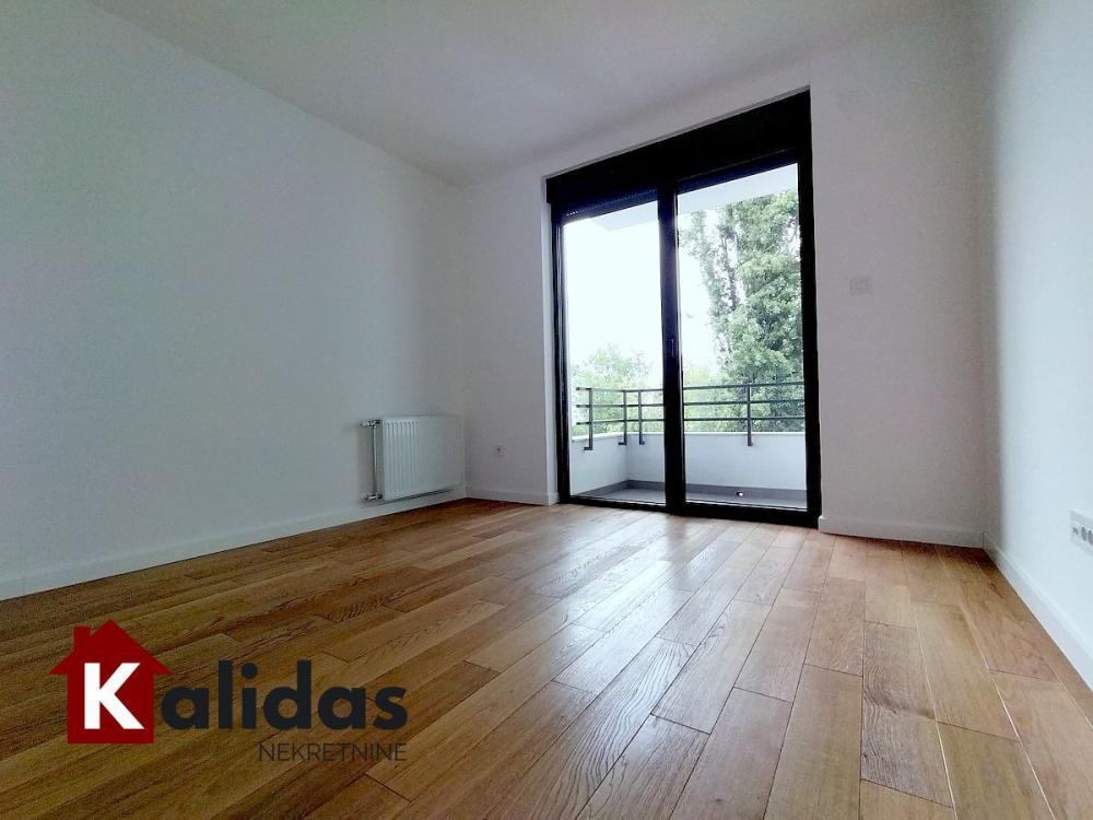 Slika 10 - Stan,NOVI SAD,CENTAR,kv: 123, € 456000, ID: 1006533