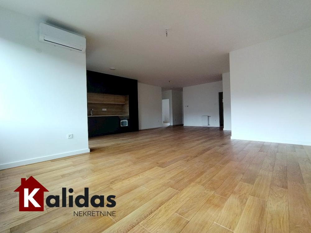 Slika 4 - Stan,NOVI SAD,CENTAR,kv: 123, € 456000, ID: 1006533
