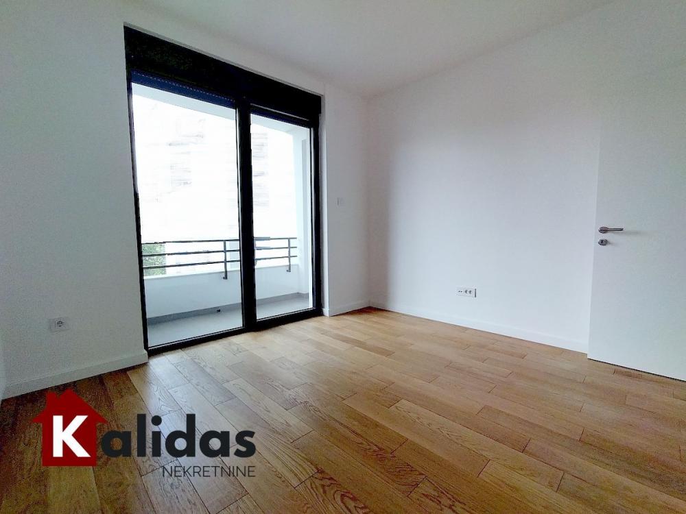 Slika 11 - Stan,NOVI SAD,CENTAR,kv: 123, € 456000, ID: 1006533