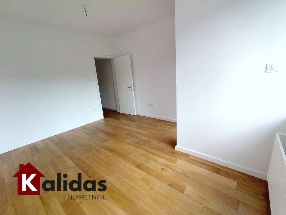 Slika 8 - Stan,NOVI SAD,CENTAR,kv: 123, € 456000, ID: 1006533