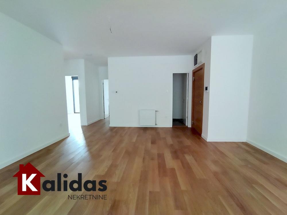 Slika 5 - Stan,NOVI SAD,CENTAR,kv: 123, € 456000, ID: 1006533