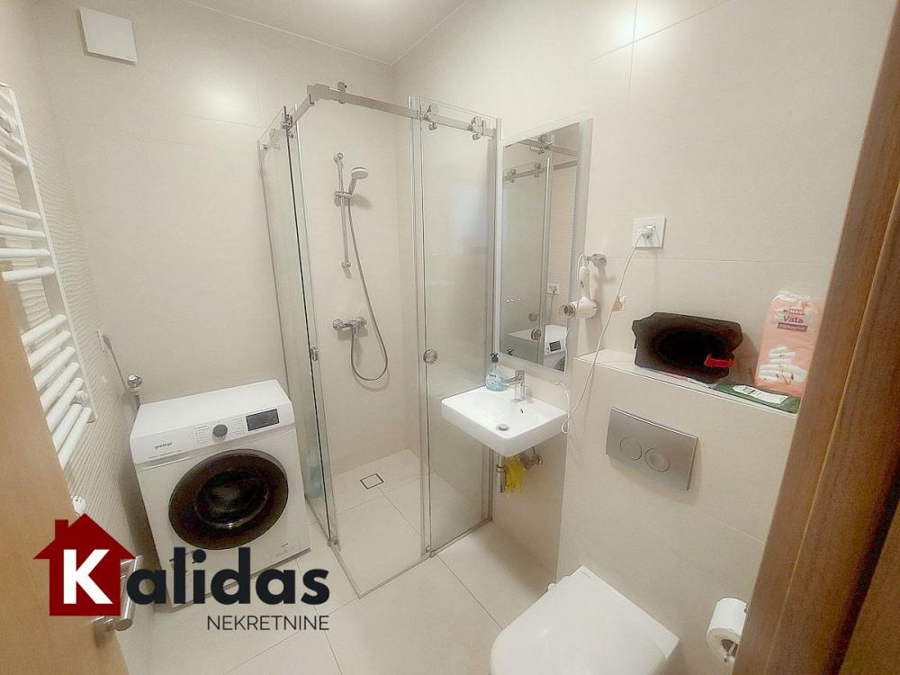 Slika 9 - Stan,NOVI SAD,BULEVAR EVROPE,kv: 29, € 105000, ID: 1007621