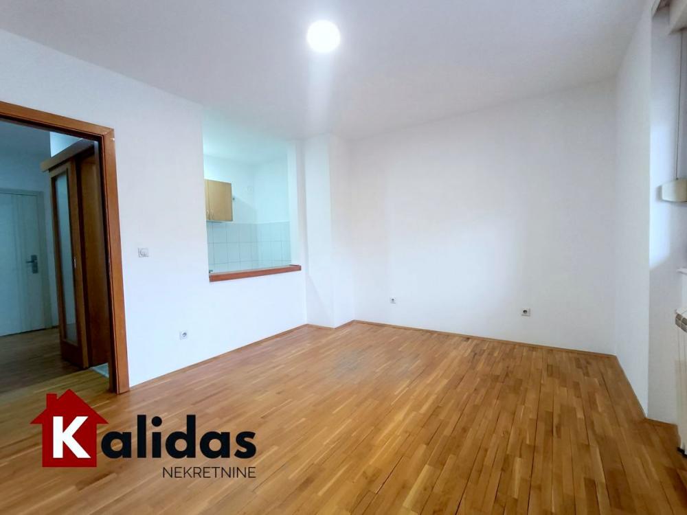Slika 1 - Stan,NOVI SAD,CENTAR,kv: 32, € 103000, ID: 1007395