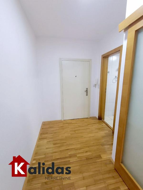 Slika 4 - Stan,NOVI SAD,CENTAR,kv: 32, € 103000, ID: 1007395