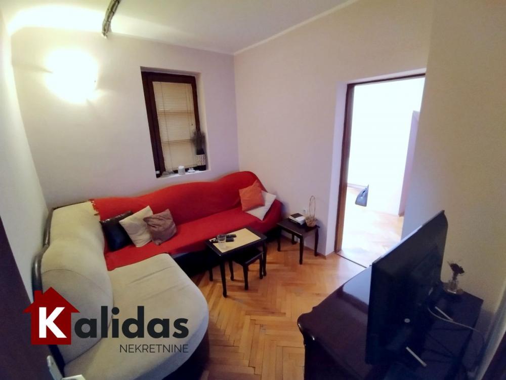 Slika 10 - Stan,NOVI SAD,BULEVAR,kv: 48, € 98900, ID: 1005638