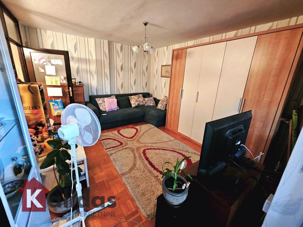 Slika 5 - Stan,NOVI SAD,BULEVAR,kv: 71, € 180800, ID: 1007412