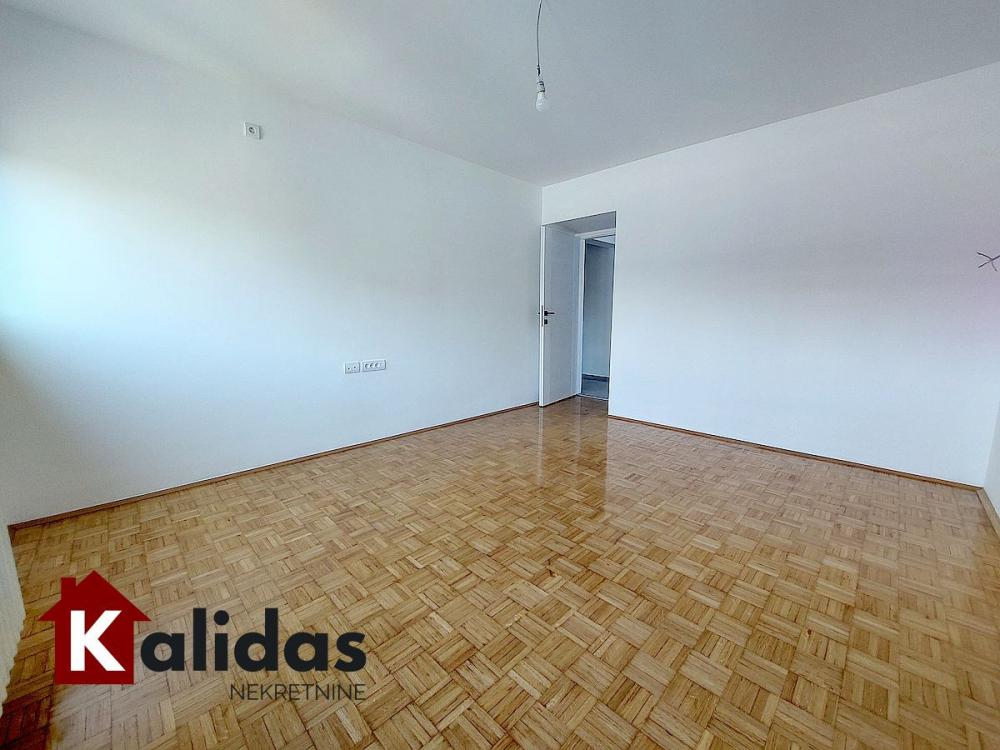 Slika 2 - Stan,NOVI SAD,BULEVAR,kv: 63, € 161400, ID: 1007510