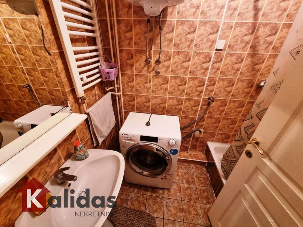 Slika 9 - Stan,NOVI SAD,BULEVAR,kv: 31, € 85490, ID: 1007178
