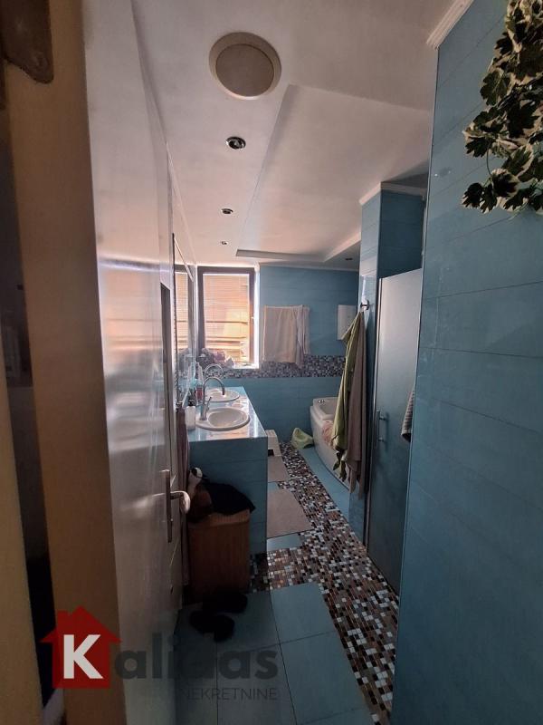 Slika 11 - Stan,NOVI SAD,BULEVAR,kv: 174, € 268800, ID: 1007390