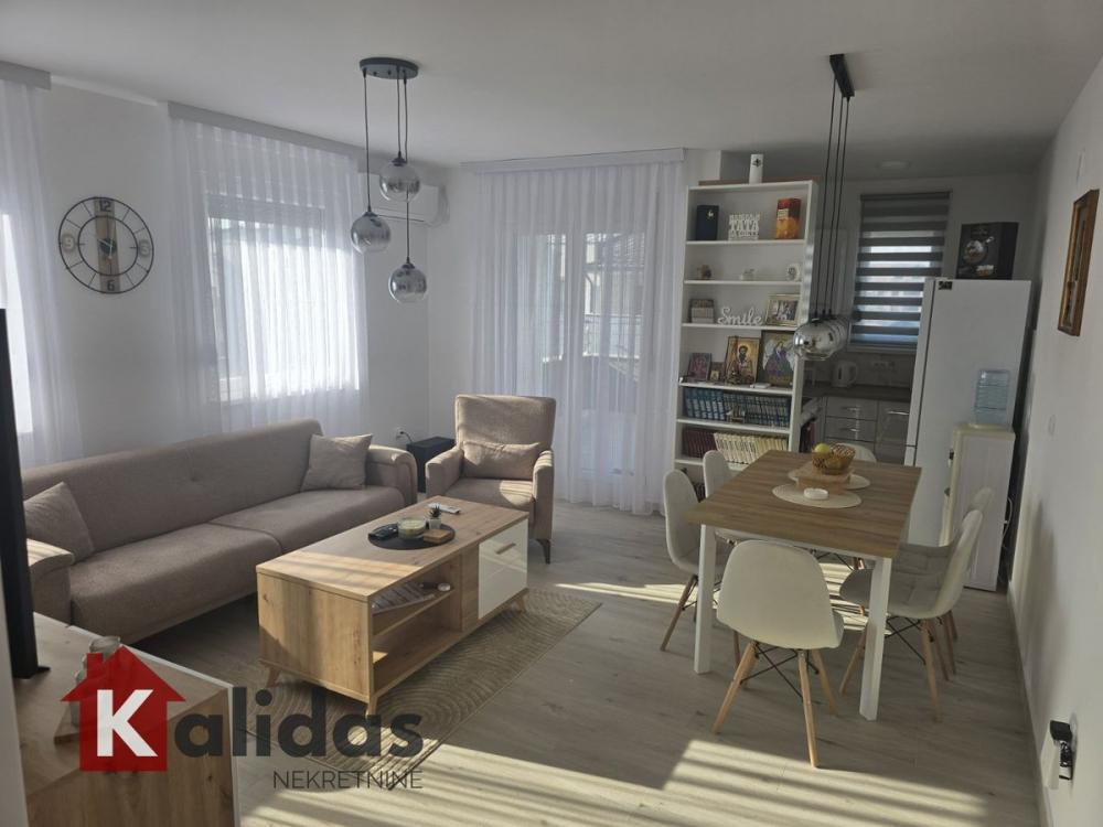 Slika 3 - Stan,NOVI SAD,ADICE,kv: 88, € 176100, ID: 1007257