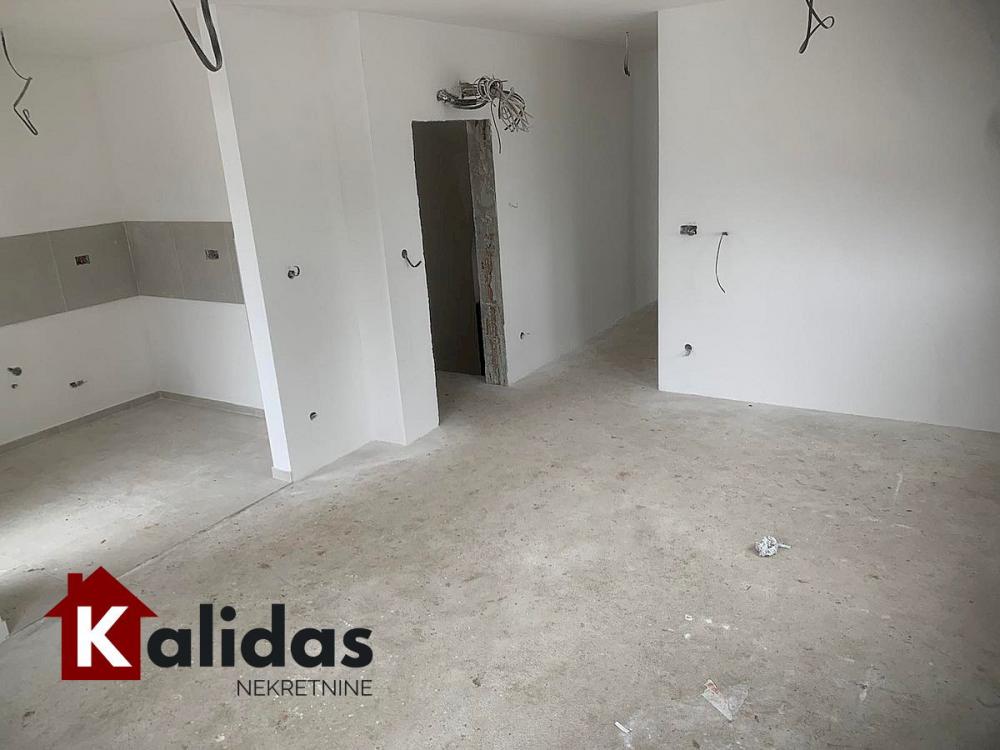 Slika 1 - Stan,PETROVARADIN,PETROVARADIN,kv: 81, € 141100, ID: 1005971