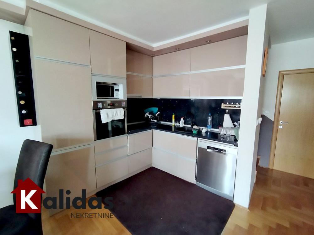 Slika 3 - Stan,NOVI SAD,CENTAR,kv: 86, € 218360, ID: 1004218