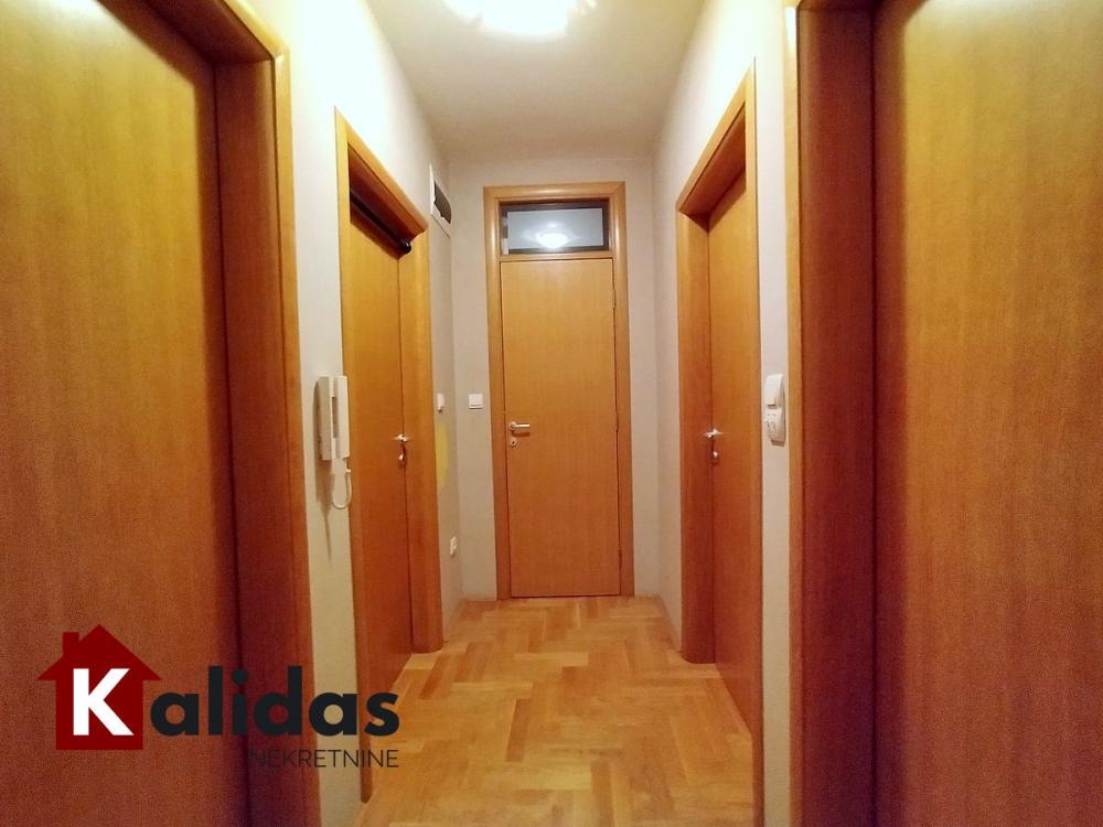 Slika 5 - Stan,NOVI SAD,CENTAR,kv: 86, € 218360, ID: 1004218