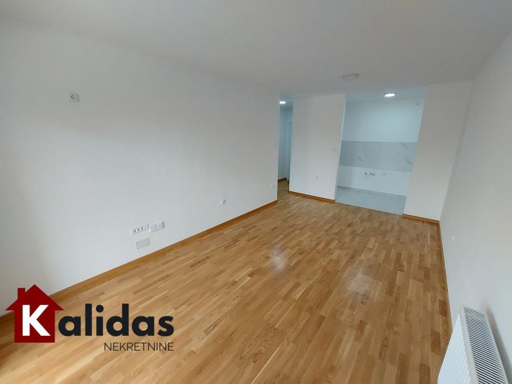 Slika 3 - Stan,NOVI SAD,ADICE,kv: 45, € 108150, ID: 1005730