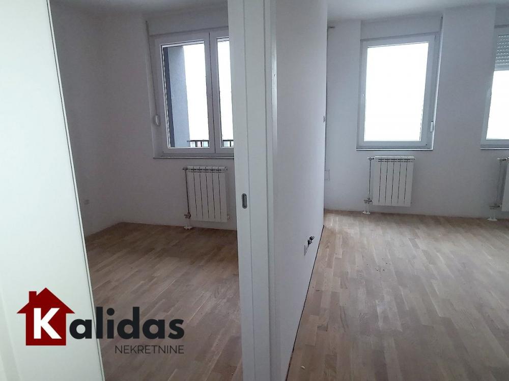 Slika 3 - Stan,NOVI SAD,DETELINARA,kv: 40, € 123600, ID: 1004962