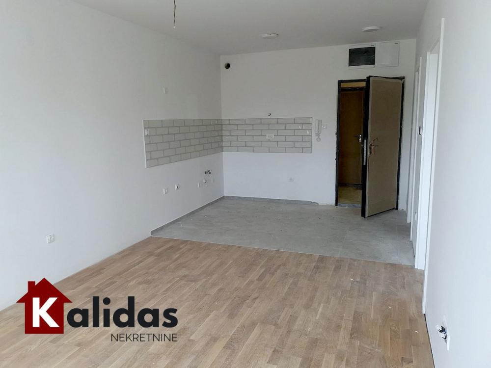 Slika 2 - Stan,NOVI SAD,DETELINARA,kv: 40, € 123600, ID: 1004962