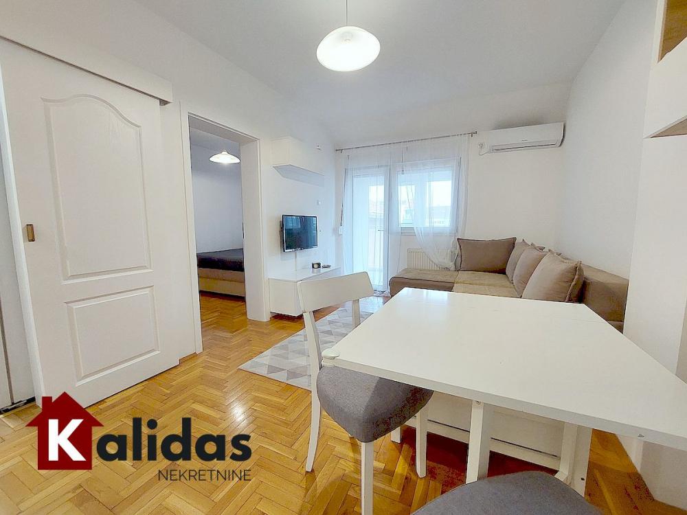 Slika 2 - Stan,NOVI SAD,CENTAR,kv: 39, € 133900, ID: 1007769