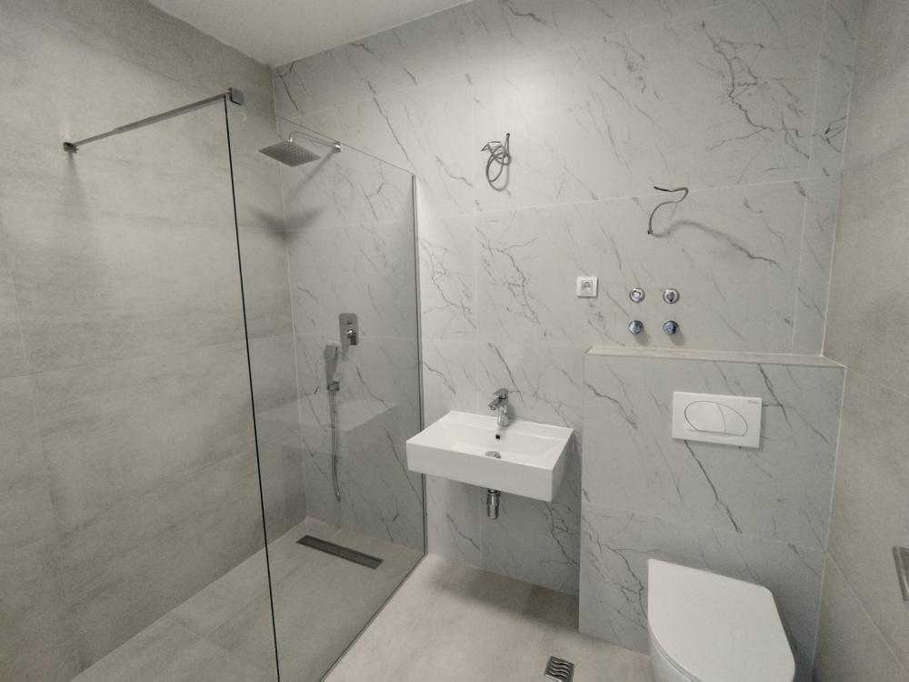 Slika 9 - Četvorosoban, useljiv, odličan, dva mokra čvora, tri terase, PDV, Bulevar patrijarha Pavla!  š. 522956