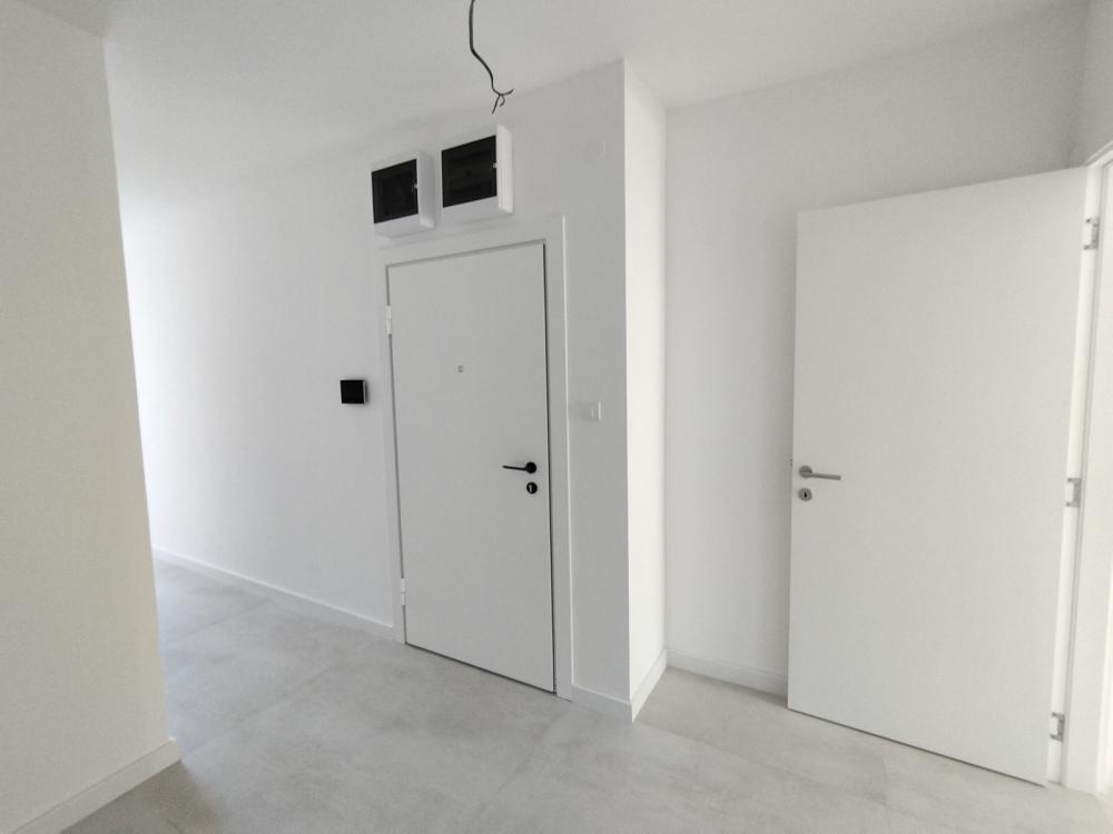 Slika 8 - Četvorosoban, useljiv, odličan, dva mokra čvora, tri terase, PDV, Bulevar patrijarha Pavla!  š. 522956