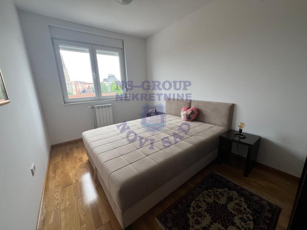 Slika 4 - Trosoban, 65m2, Novi Sad centar Novi Sad, sa terasom, ima lift