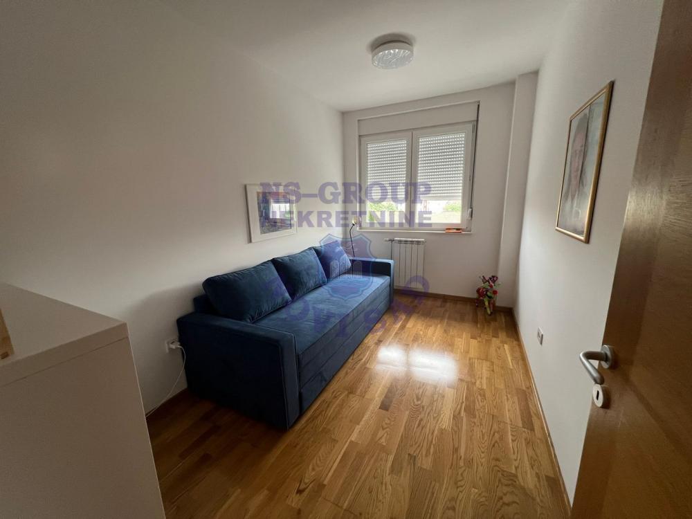 Slika 3 - Trosoban, 65m2, Novi Sad centar Novi Sad, sa terasom, ima lift