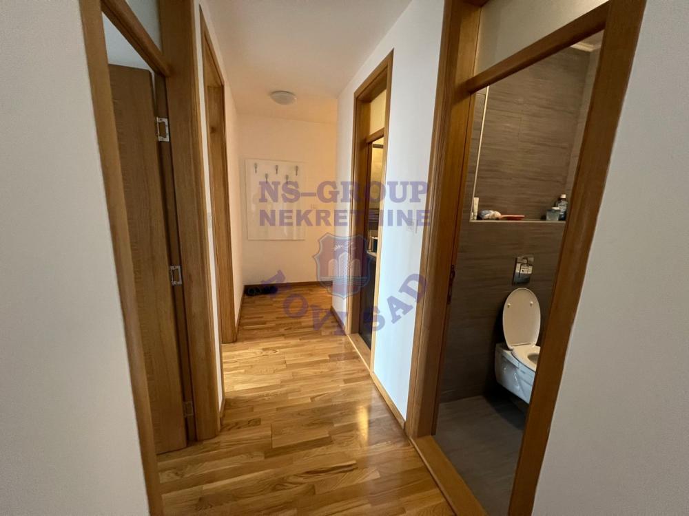 Slika 5 - Trosoban, 65m2, Novi Sad centar Novi Sad, sa terasom, ima lift