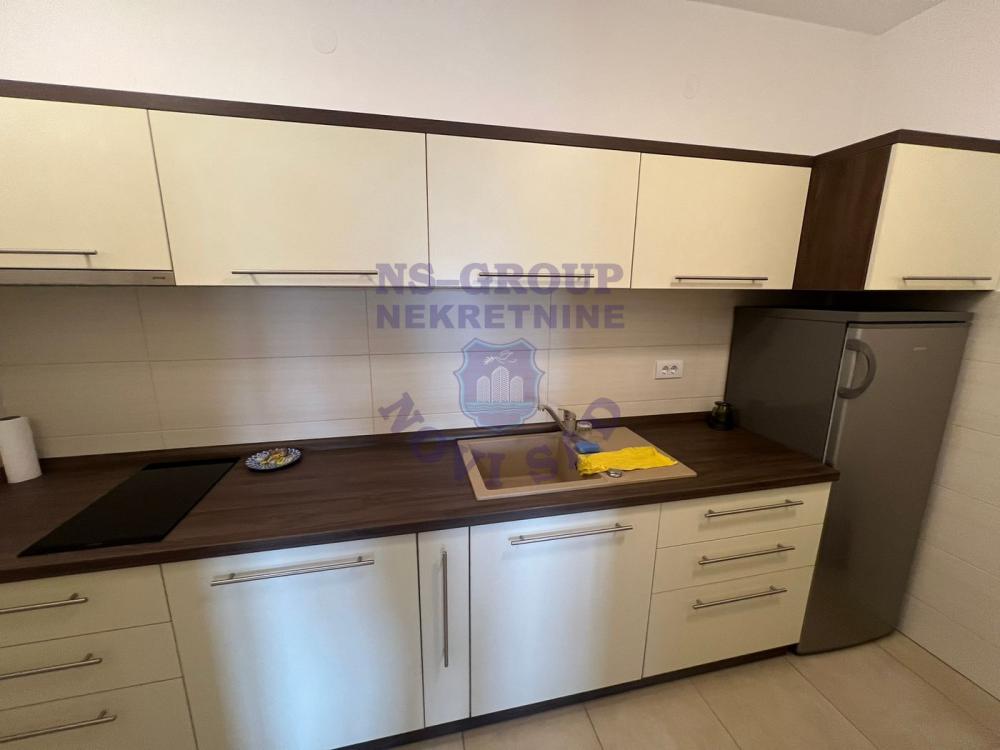 Slika 7 - Trosoban, 65m2, Novi Sad centar Novi Sad, sa terasom, ima lift