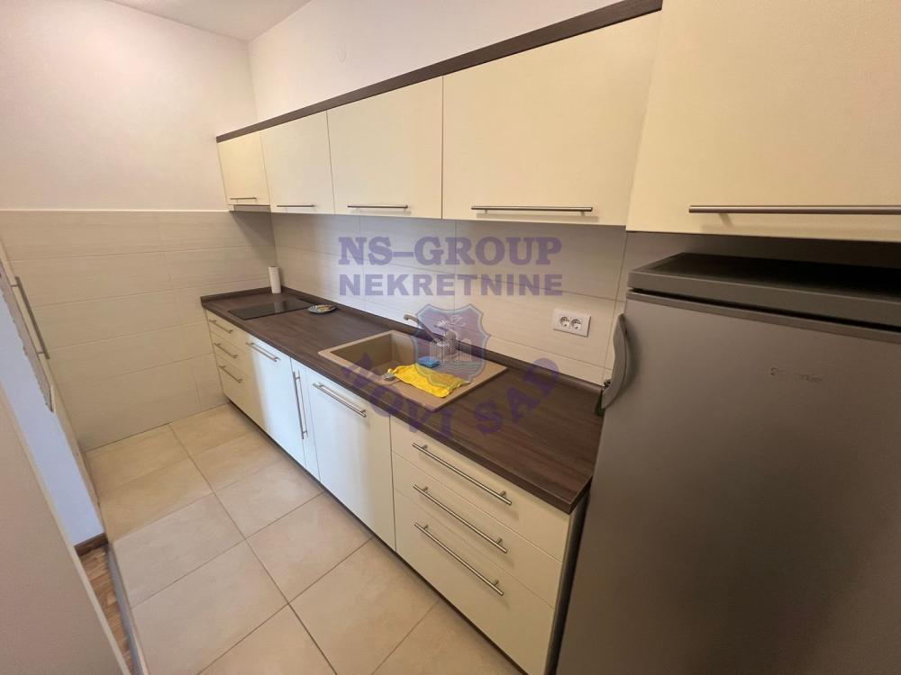 Slika 6 - Trosoban, 65m2, Novi Sad centar Novi Sad, sa terasom, ima lift