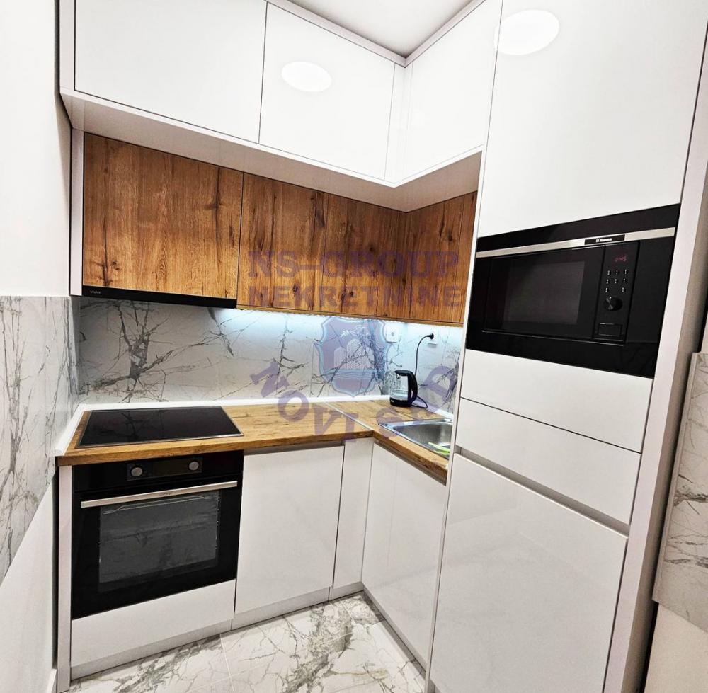 Slika 6 - Dvosoban, 47m2, Avijatičarsko naselje Novi Sad, sa terasom, ima lift