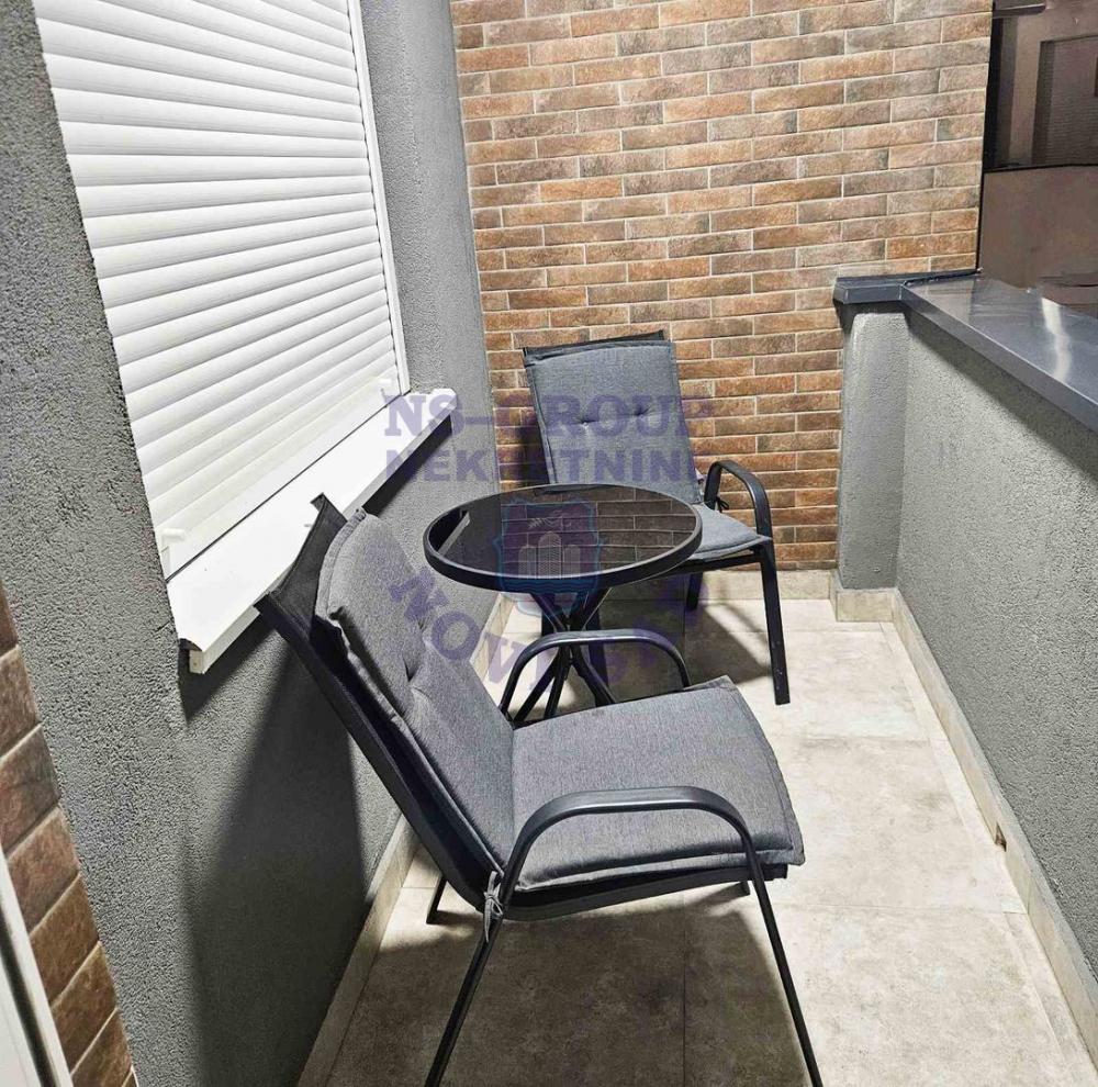 Slika 10 - Dvosoban, 47m2, Avijatičarsko naselje Novi Sad, sa terasom, ima lift