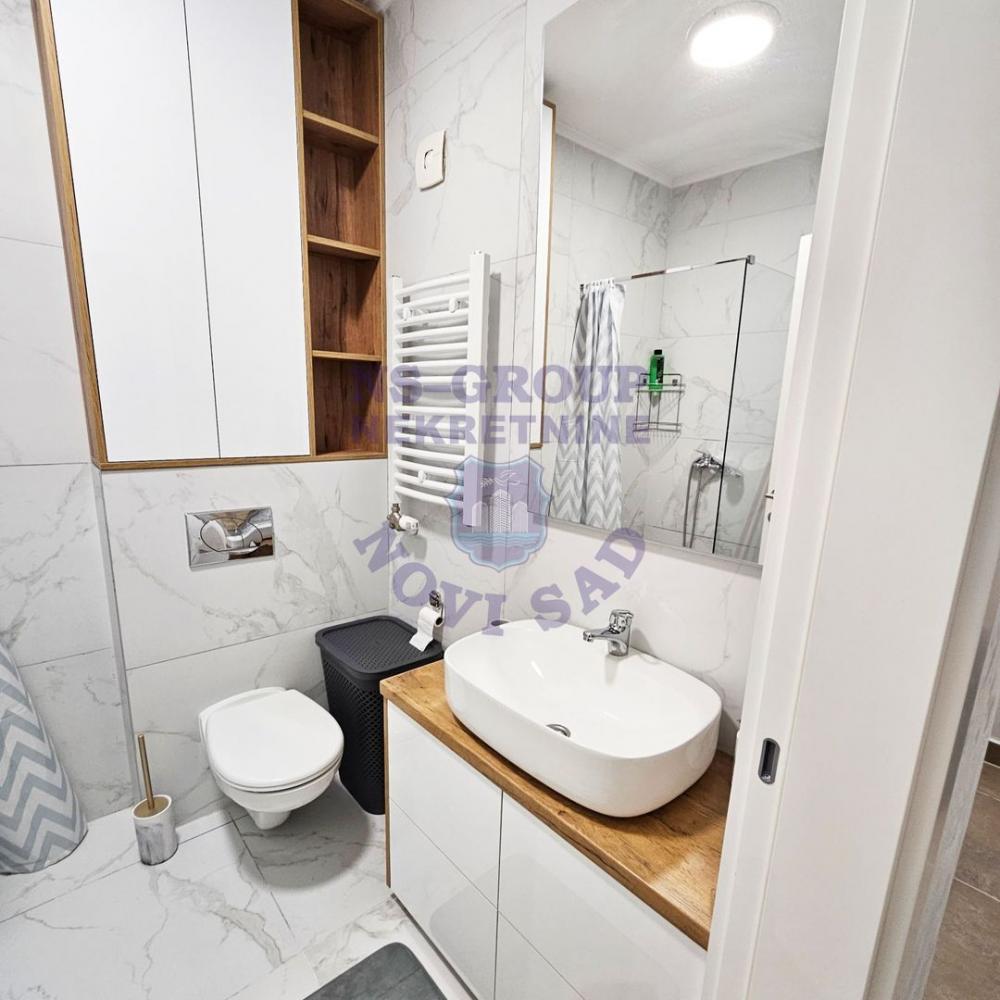 Slika 9 - Dvosoban, 47m2, Avijatičarsko naselje Novi Sad, sa terasom, ima lift