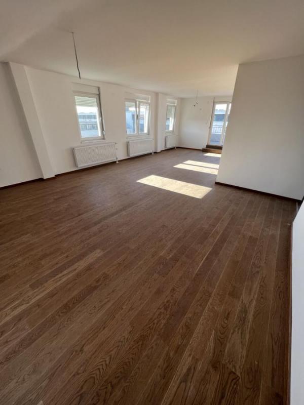 Glavna slika -Nov šestosoban Penthouse na Telepu