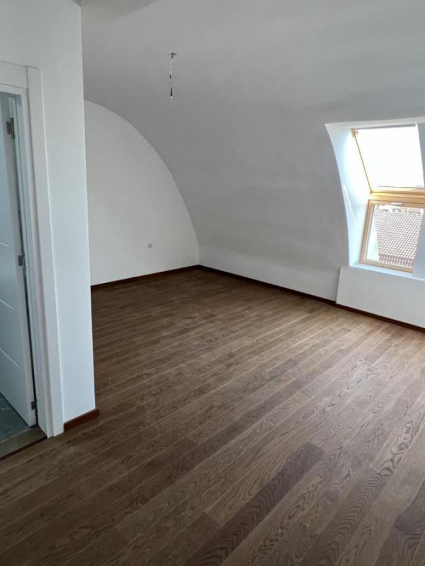 Slika 10 - Nov šestosoban Penthouse na Telepu