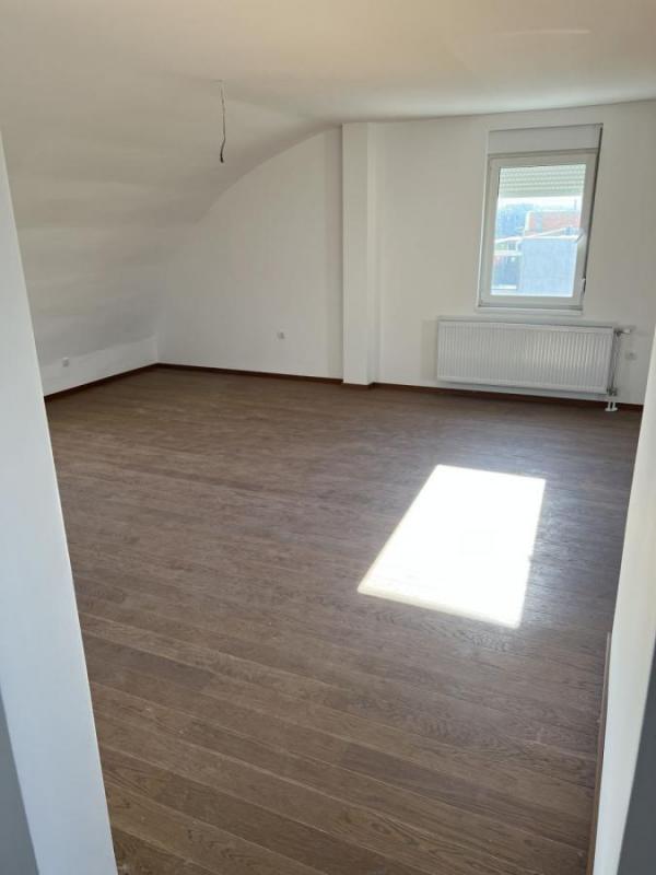 Slika 6 - Nov šestosoban Penthouse na Telepu