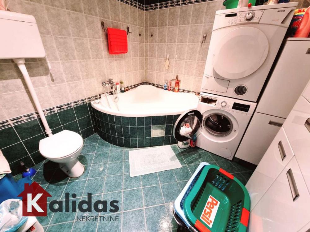 Slika 10 - Stan,NOVI SAD,BULEVAR,kv: 124, € 257500, ID: 1007617