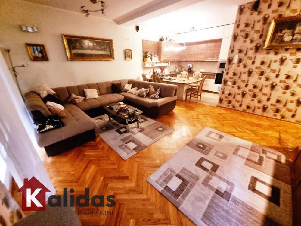 Slika 2 - Stan,NOVI SAD,BULEVAR,kv: 124, € 257500, ID: 1007617