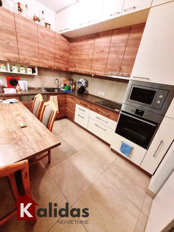 Slika 9 - Stan,NOVI SAD,BULEVAR,kv: 124, € 257500, ID: 1007617