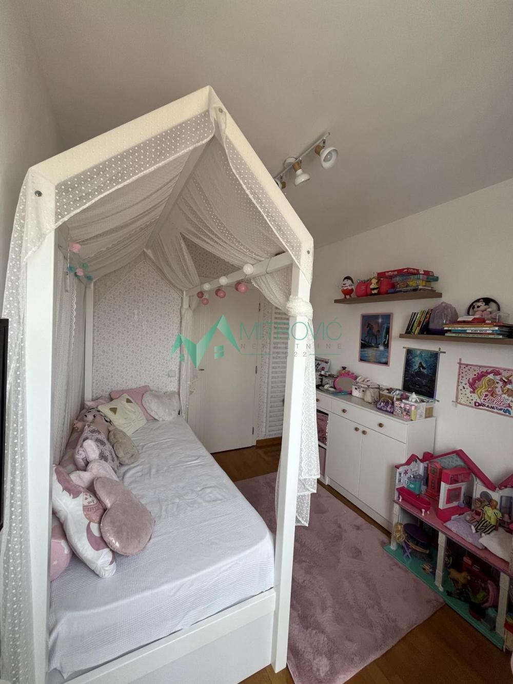 Slika 7 - Spens, 112m2. Odličan troiposoban stan sa parking mestom. 