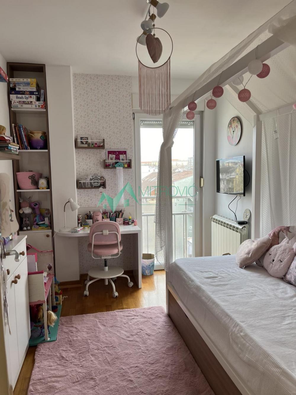 Slika 9 - Spens, 112m2. Odličan troiposoban stan sa parking mestom. 