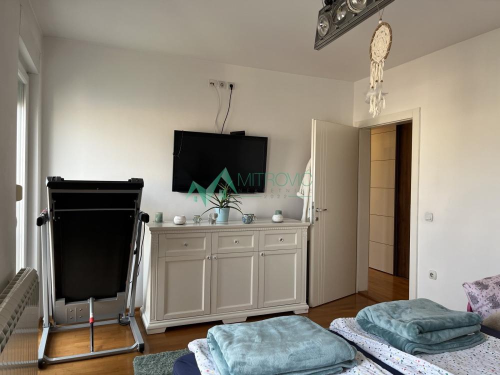 Slika 6 - Spens, 112m2. Odličan troiposoban stan sa parking mestom. 