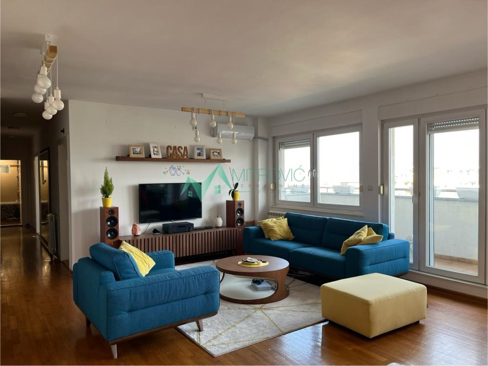 Slika 1 - Spens, 112m2. Odličan troiposoban stan sa parking mestom. 