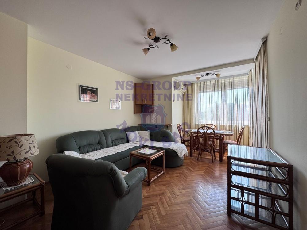 Glavna slika -Kompletno namešten stan na Bulevaru Oslobođenja!