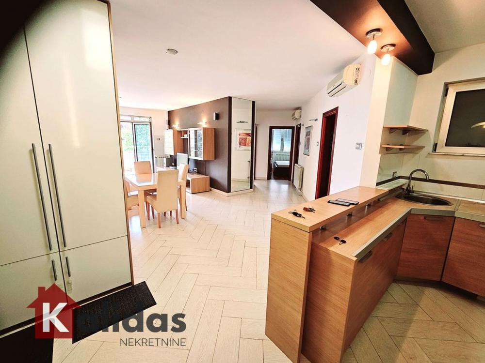 Slika 9 - Stan,NOVI SAD,BULEVAR,kv: 92, € 227400, ID: 1007243