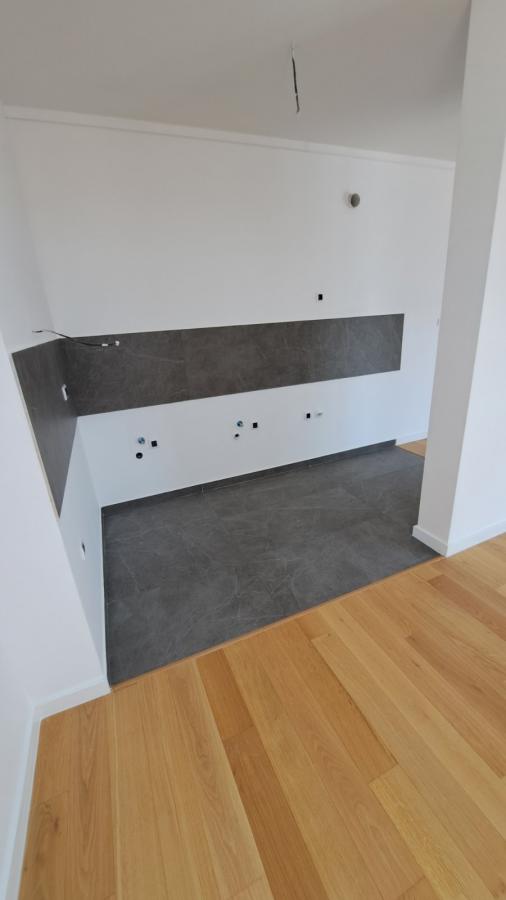 Slika 1 - Nov dvoiposoban stan Petrovaradin